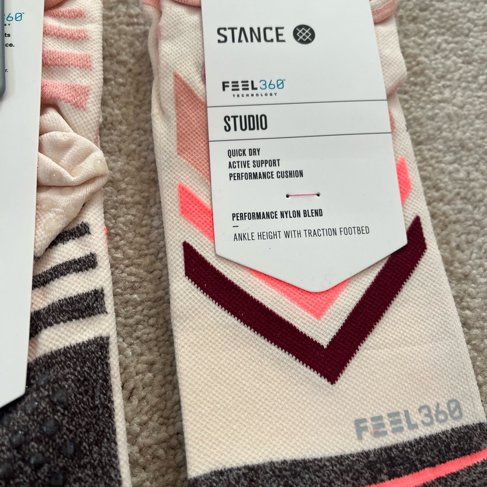 Set of 4 women’s Stance studio socks with grippers - Picture 3 of 3